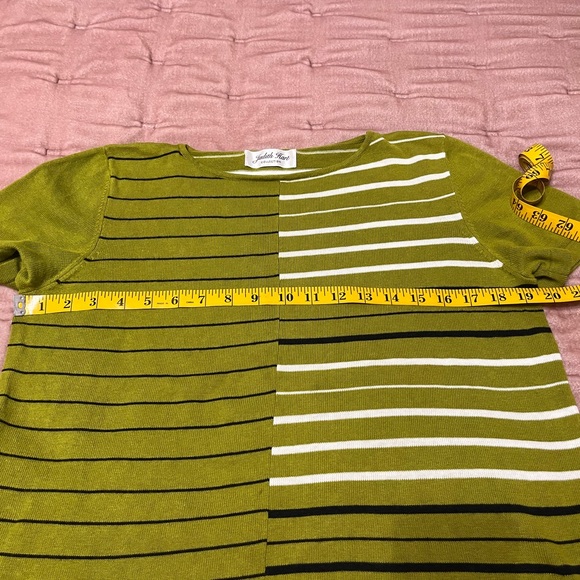 Vintage Green knitted sweater with Black in White stripes and short sleeves - Picture 4 of 6